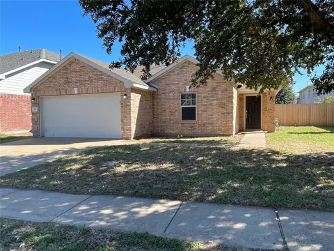 124 Heritage Dr, Crowley, TX 76036
