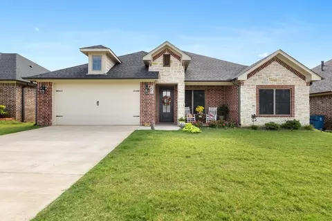 221 Patience Ave, Lindale, TX 75771