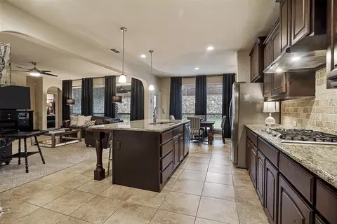 8921 Jewel Flower Dr, Fort Worth, TX 76131