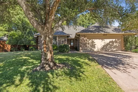 1207 Fairfax Dr, Mansfield, TX 76063