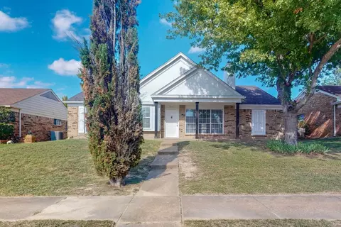 2215 Fitzhugh St, Lancaster, TX 75146