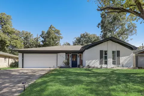 1034 Greg Ct, Irving, TX 75060