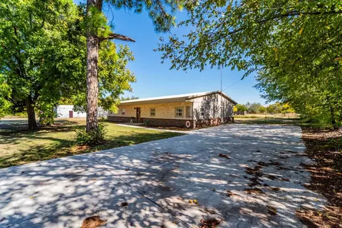 160 Waller Dr, Bowie, TX 76230