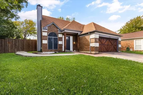 1012 Ashmount Ln, Arlington, TX 76017