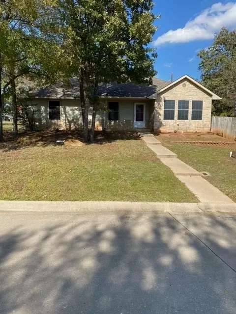 1801 Woodland Park Dr, Denison, TX 75020
