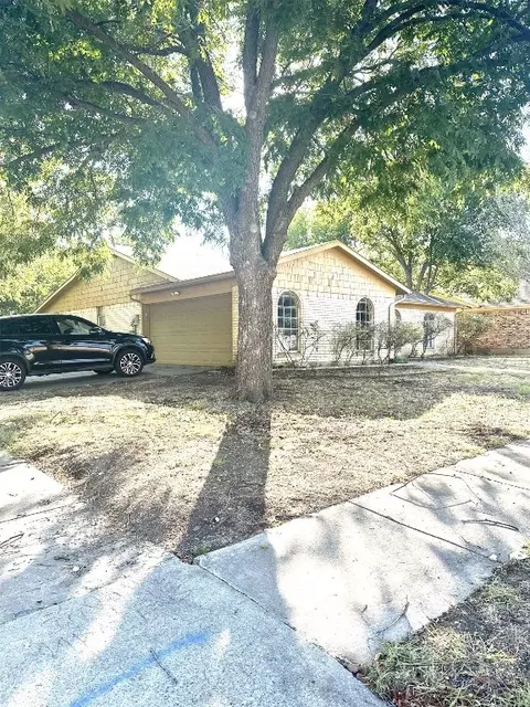 444 Guadalupe Dr, Saginaw, TX 76179