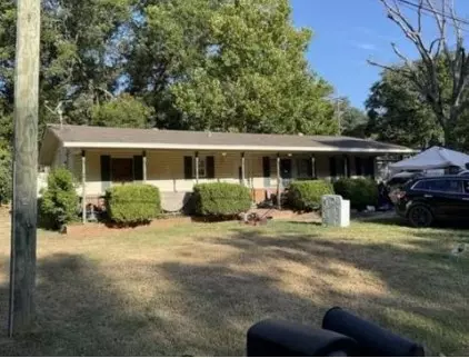 209 N Robinson St, Big Sandy, TX 75755