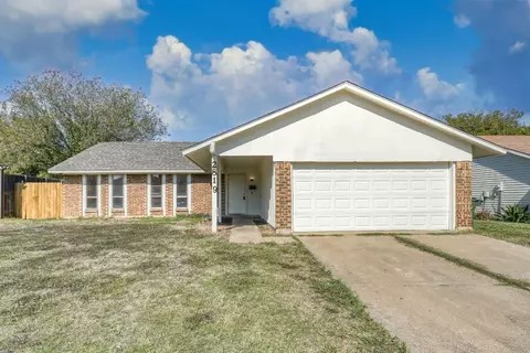2819 Elk Grove Rd, Carrollton, TX 75007