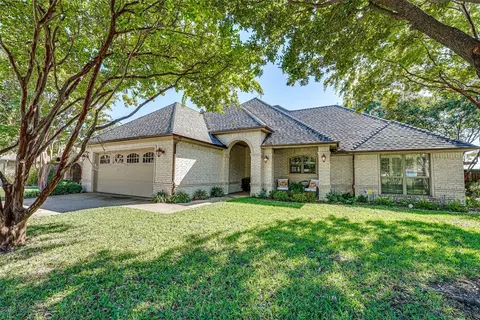 1109 Louise Ln, Ennis, TX 75119