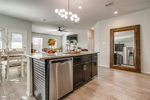 2212 Denmark Ln, Fort Worth, TX 76108