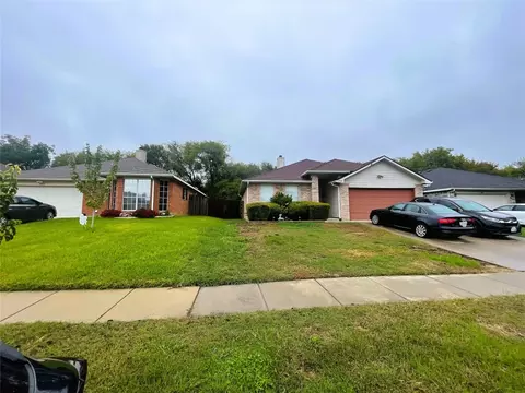 2016 Brownwood Ave, Grand Prairie, TX 75052