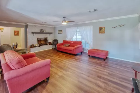 511 E Thomas St, Pilot Point, TX 76258 photo 3