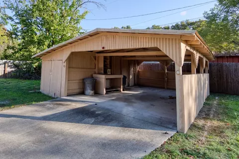 511 E Thomas St, Pilot Point, TX 76258 photo 13