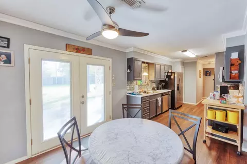 511 E Thomas St, Pilot Point, TX 76258 photo 4