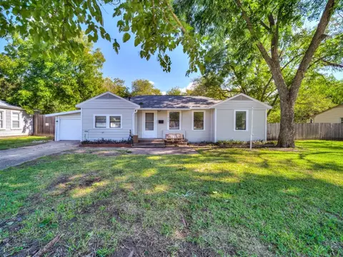 206 Parkway Dr, Irving, TX 75061