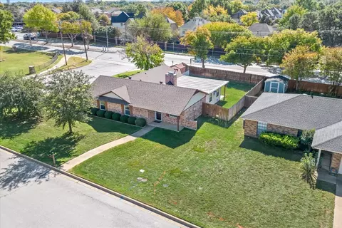 2101 Pecos Dr, Grapevine, TX 76051