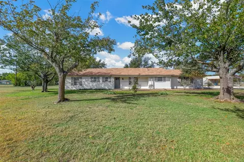 1800 Impala Dr, Crowley, TX 76036