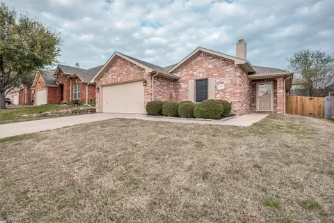 6744 Geyser Trl, Watauga, TX 76137