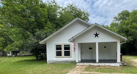 1102 S 6th St, Bonham, TX 75418