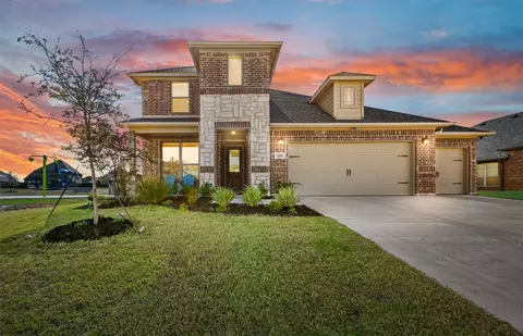 210 Hedgewood Dr, Waxahachie, TX 75165