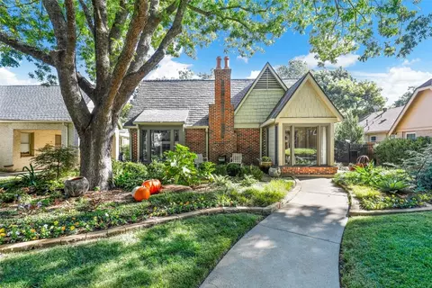2231 Warner Rd, Fort Worth, TX 76110