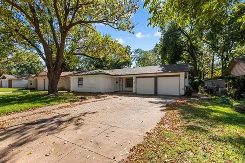 2210 Hackberry Dr, Arlington, TX 76013