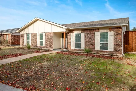 2103 Courtland Cir, Carrollton, TX 75007