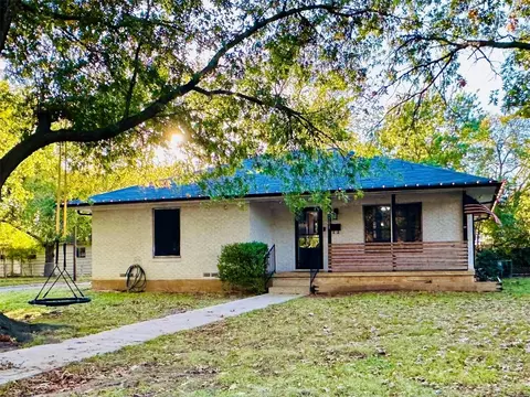 1301 N Howeth, Gainesville, TX 76240