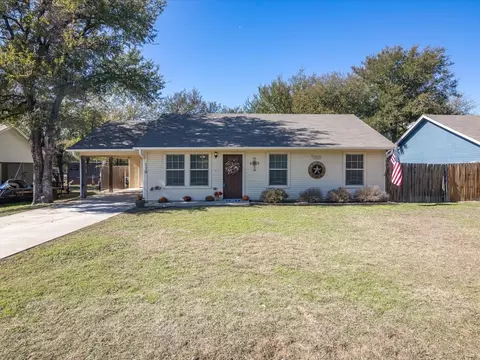 110 Shady Springs Dr, Runaway Bay, TX 76426