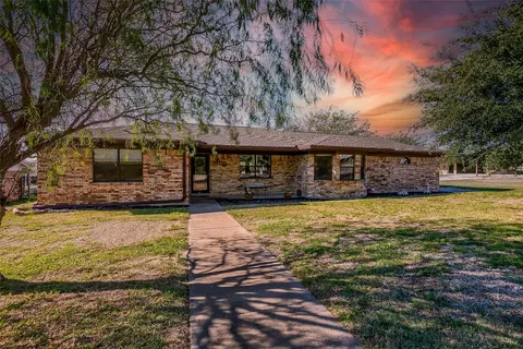 328 Arrowhead St, Fort Worth, TX 76108