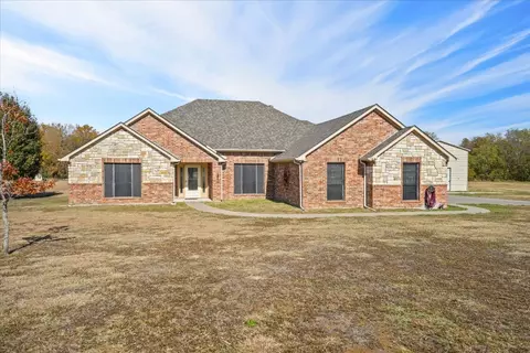 1152 Lester Burt Rd, Farmersville, TX 75442