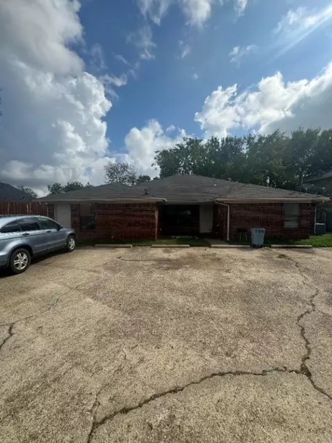 209 S Beverly St, Crowley, TX 76036