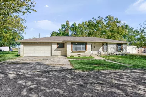 1409 Sherman Dr, Whitesboro, TX 76273