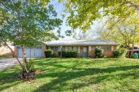 5825 Walla Ave, Fort Worth, TX 76133
