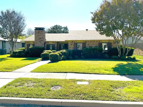 2206 Grapevine Ln, Carrollton, TX 75007