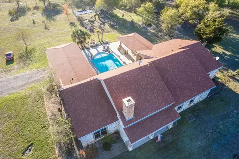 700 Arrowhead Rd, Waxahachie, TX 75167