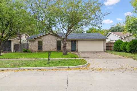 1025 S Center St, Grand Prairie, TX 75051