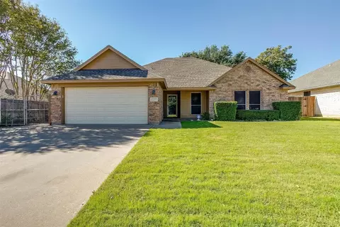 1127 Highcrest Dr, Burleson, TX 76028