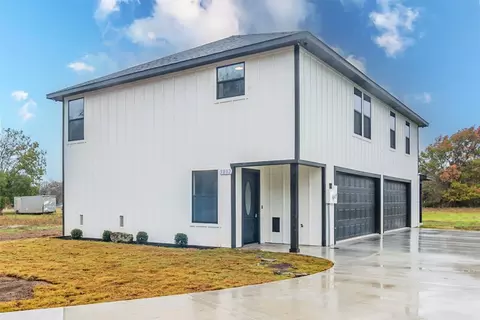 5802 W Virginia Trl, Granbury, TX 76048