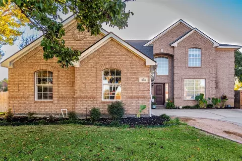 301 Village Trl, Trophy Club, TX 76262