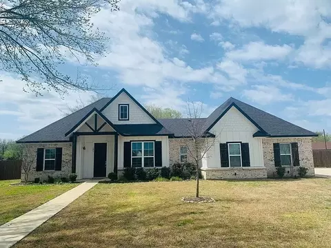 121 Kens Ct, Pilot Point, TX 76258