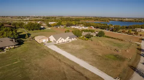 12081 Lakeshore Ct, Sanger, TX 76266