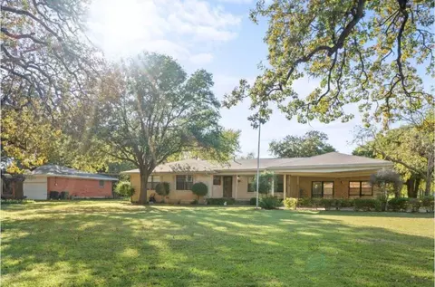 1333 Yates Dr, Hurst, TX 76053