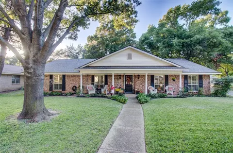 1719 Venetian Cir, Arlington, TX 76013