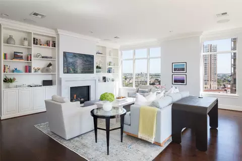 2555 N Pearl St #902, Dallas, TX 75201