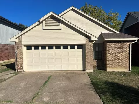945 Sylvan Creek Dr, Lewisville, TX 75067