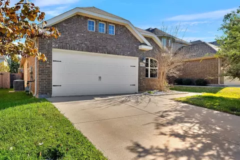 2736 Bretton Wood Dr, Fort Worth, TX 76244