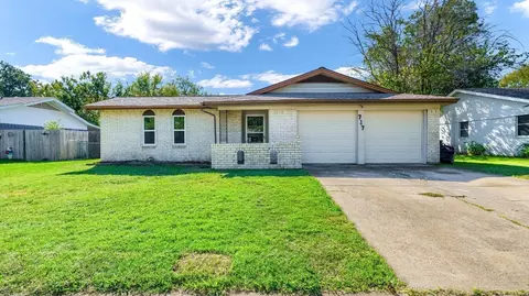 717 Meadowview Dr, Crowley, TX 76036