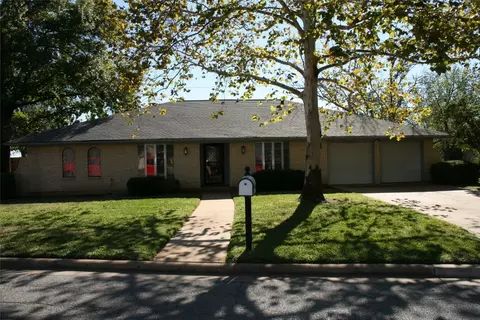 3004 S Murco Dr, Mineral Wells, TX 76067
