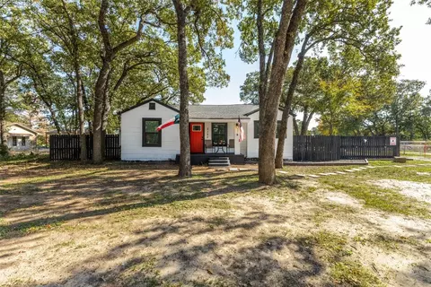 2152 Royal Oaks Dr, Dallas, TX 75253